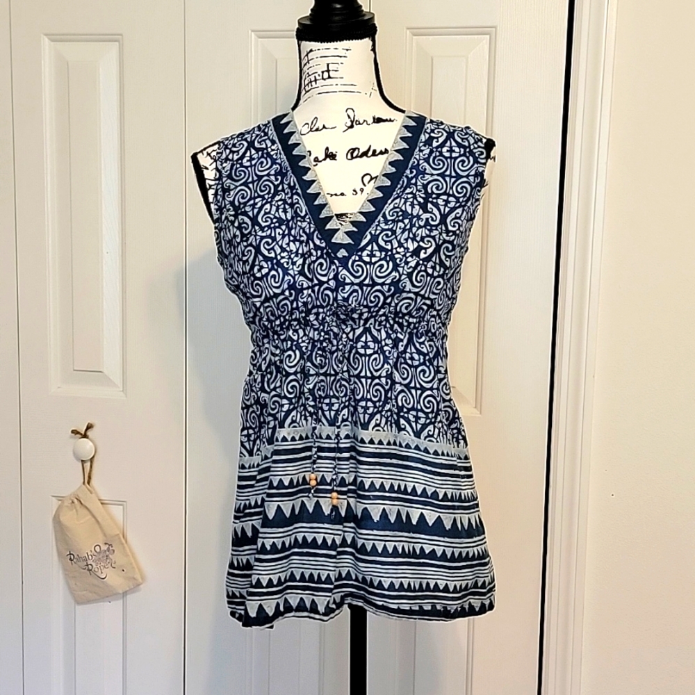 Gap V-neck Batik sleeveless blouse, Sz Sm